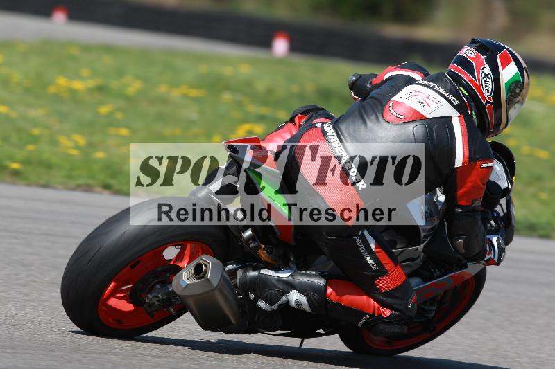 /Archiv-2022/07 16.04.2022 Speer Racing ADR/Gruppe gelb/backside